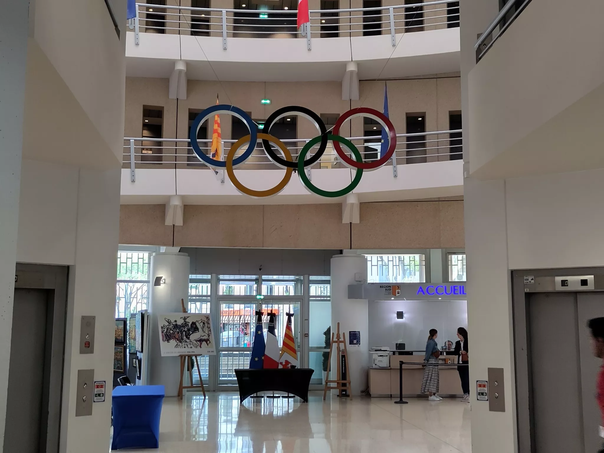 anneaux olympique à l'hôtel de Région PACA