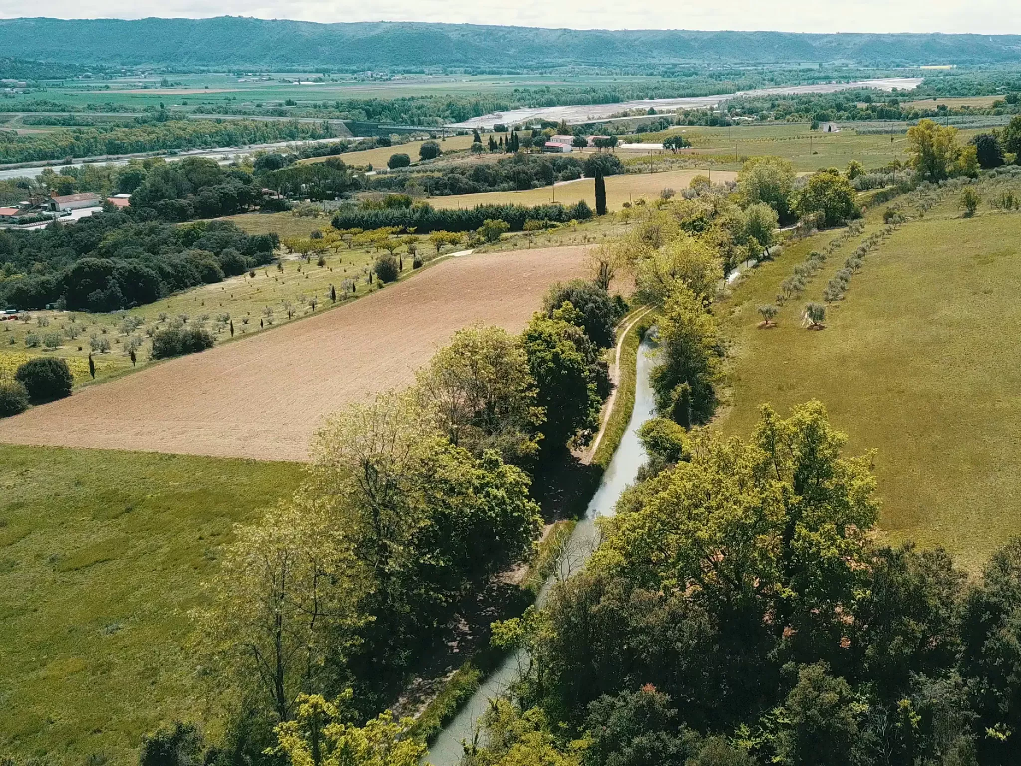 Photo du canal de Manosque vu d'en haut